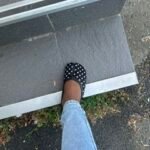 Photo jointe à l’avis sur Ballerines Tabi noires à pois blancs
