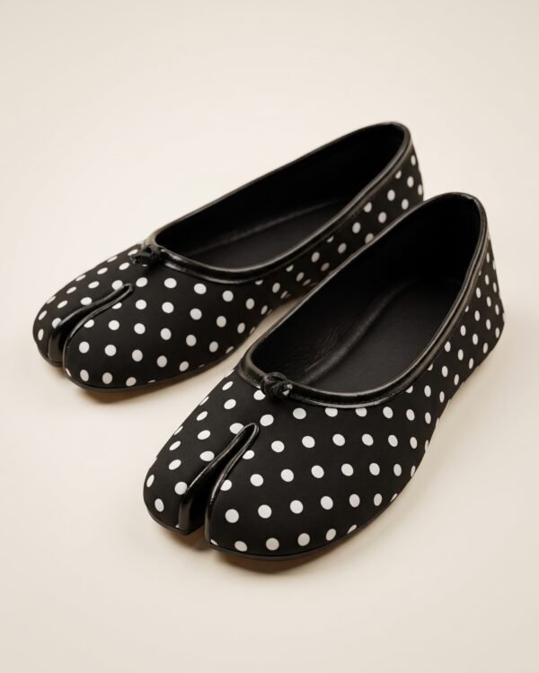 Ballerines tabi noires à pois blancs