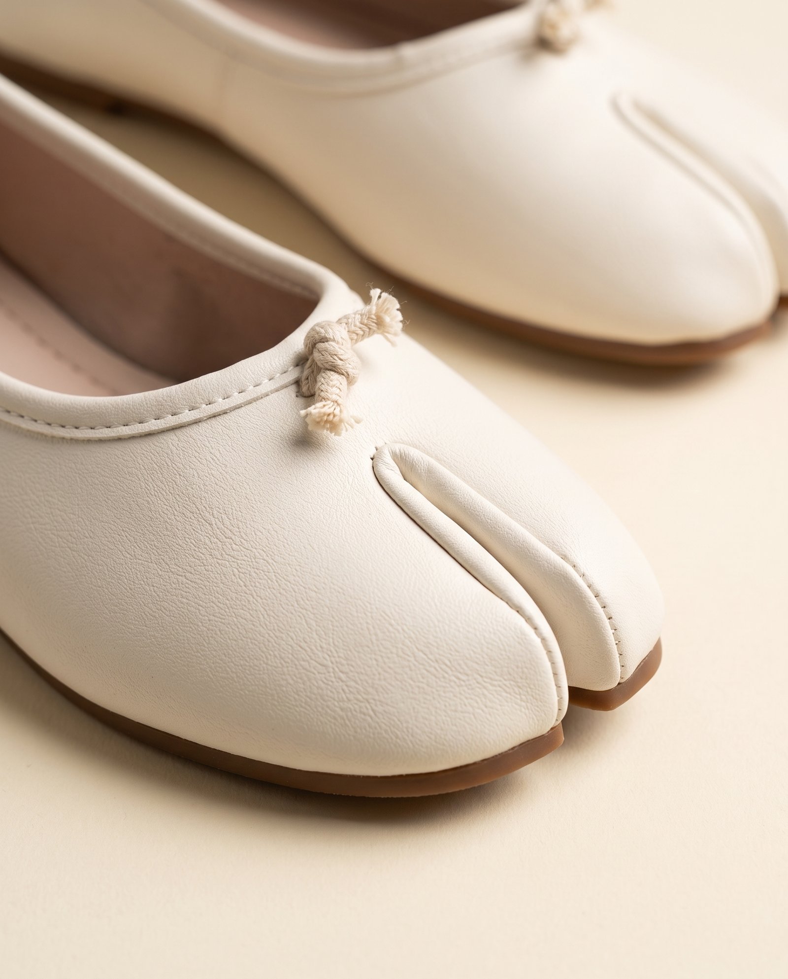 Ballerines Tabi écrues - Bout fendu – Image 4