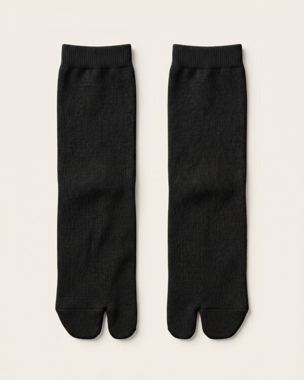 Chaussettes tabi noires en coton à bout fendu
