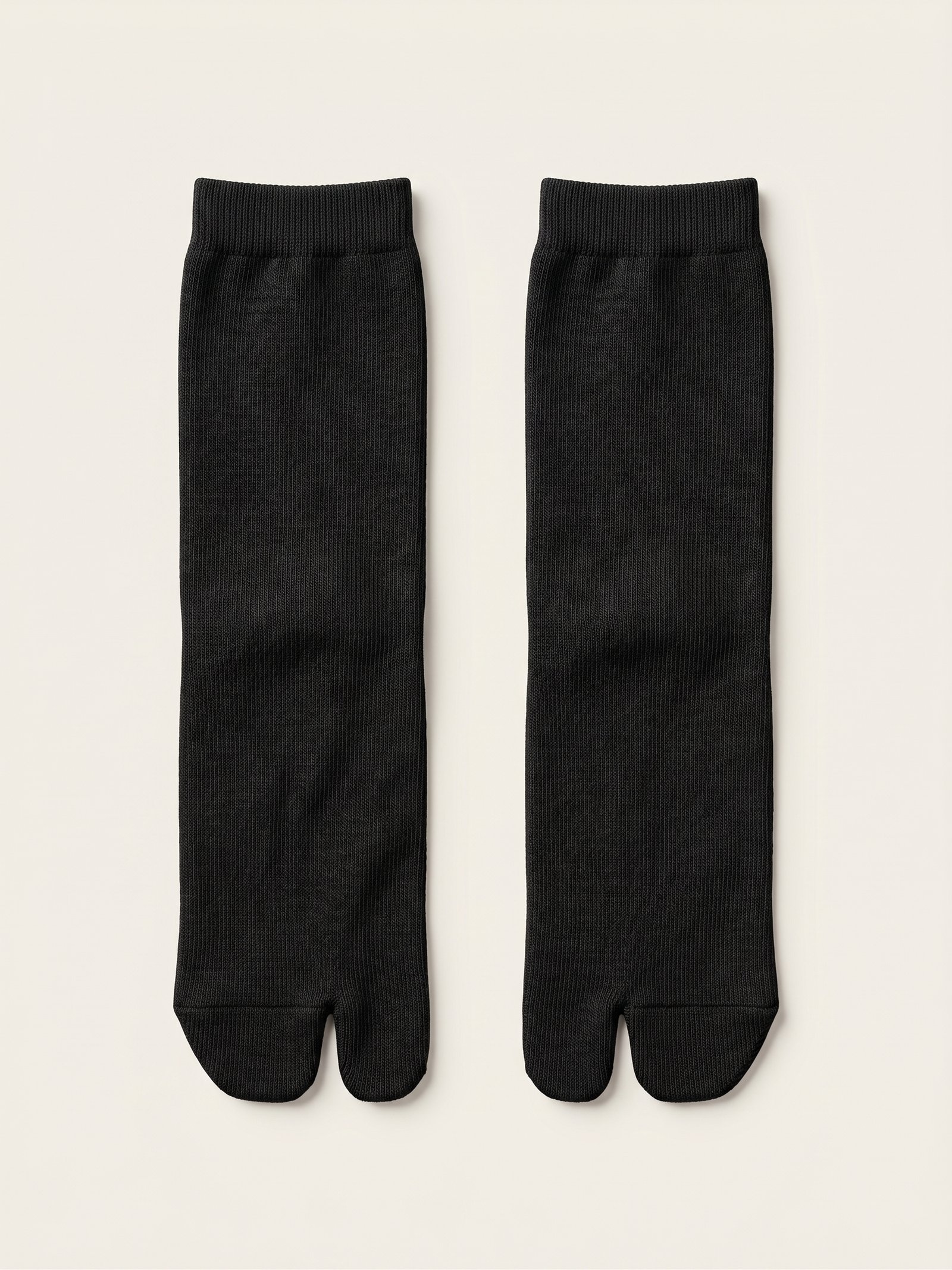 Chaussettes tabi noires en coton à bout fendu