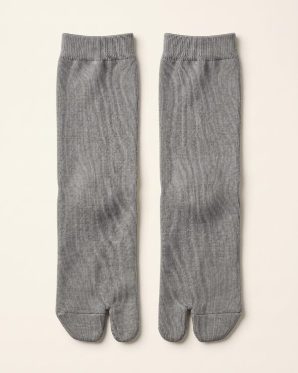 Chaussettes tabi grises en coton à bout fendu